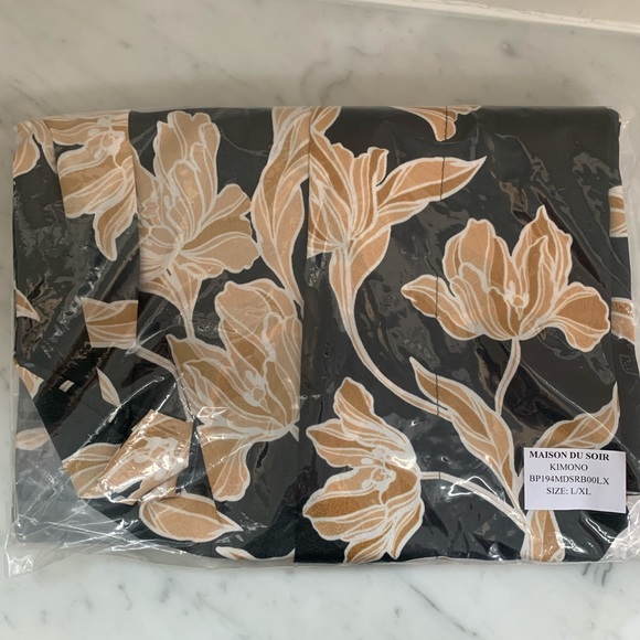 NWT Maisonette Du Soir Floral Robe - Picture 3 of 3